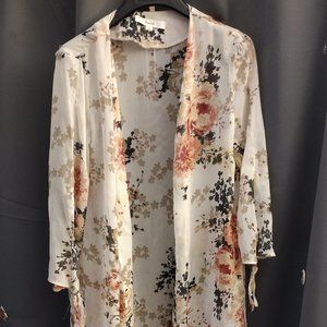 Miss Lili Flower Shawl Size M